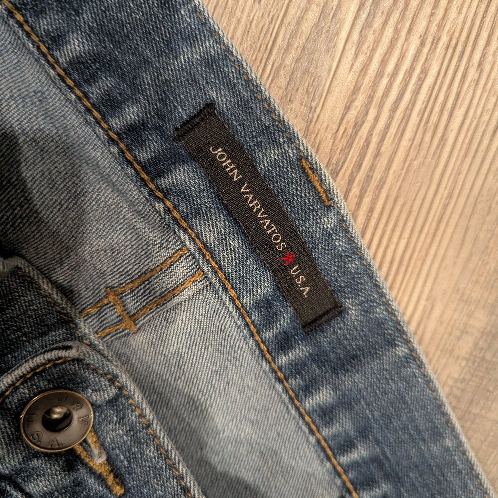 John Varvatos Men's Cotton Blend Bowery Slim Straight Jeans Denim 34x32 - Picture 3 of 11
